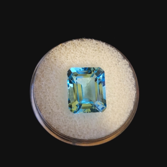 EXQUISITE LARGE SWISS BLUE TOPAZ!!! - Picture 1 of 3